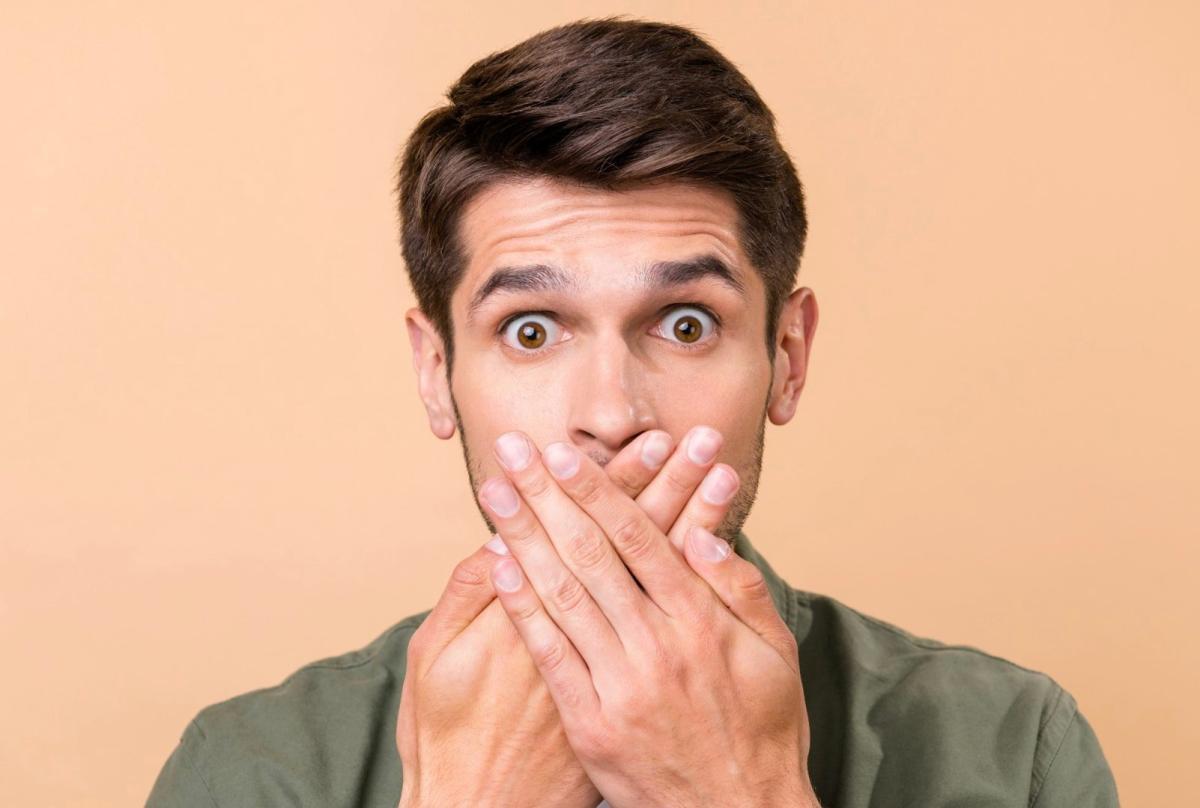 Ρέψιμο συνεχώς: το σιωπηλό σημάδι ότι το σώμα σας δεν είναι καλά 1 stigmiotypo othonis 2025 11 07 12.39.05