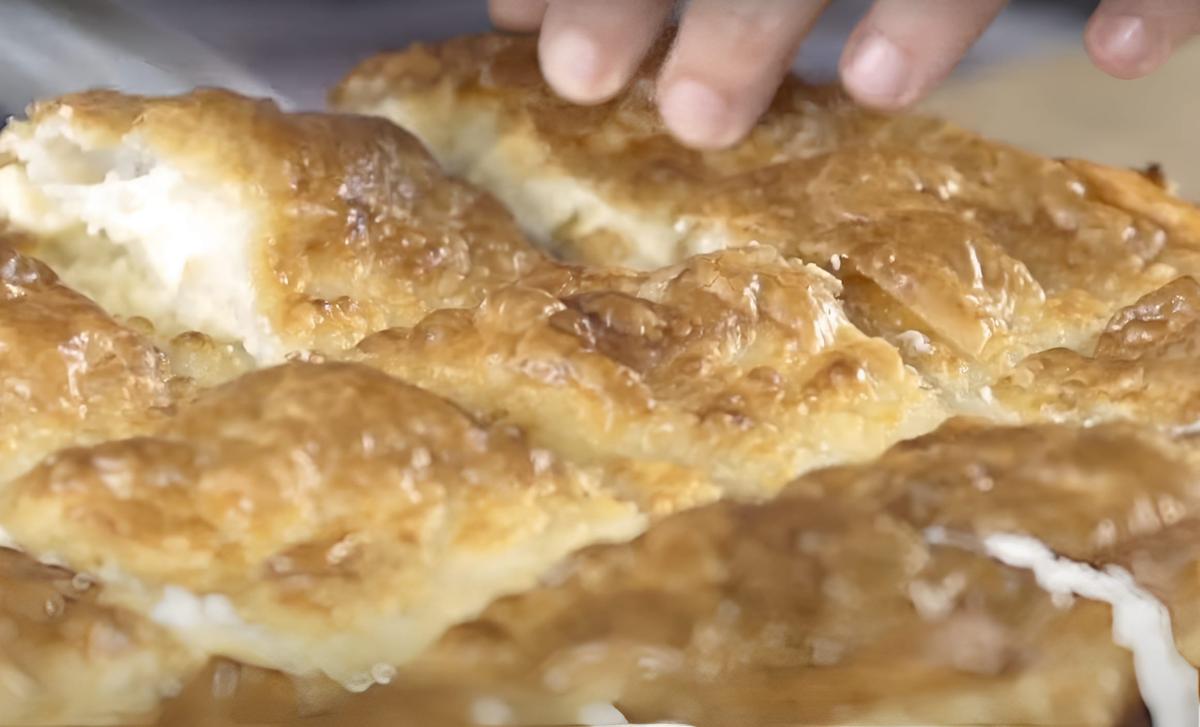 Έριξε το… σάιτ του ο Άκης: Έδειξε την πιο αφράτη τυρόπιτα με μπεσαμέλ και φέτα που δεν θα μείνει κομμάτι 2 190