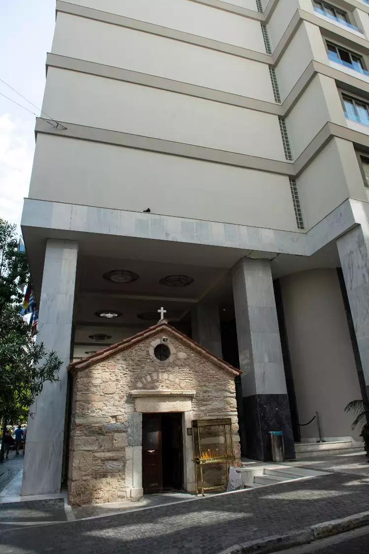 Το άγνωστο εκκλησάκι στην καρδιά της Αθήνας - Τι κρύβει από κάτω του που ελάχιστοι γνωρίζουν 2 agia dynami to agnosto se polloys ekklisaki sto kentro tis athinas2.jpg