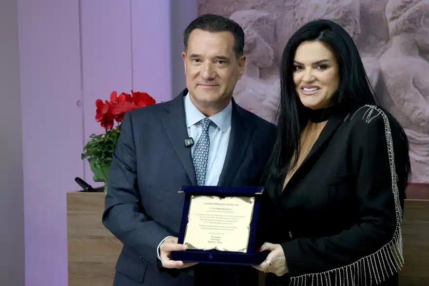 Δήμητρα Κατσαφάδου: Δώρισε στο ΕΣΥ ρομποτικό μηχάνημα για θεραπείες ακτινολογίας σε ογκολογικούς ασθενείς 3 agia olga 4