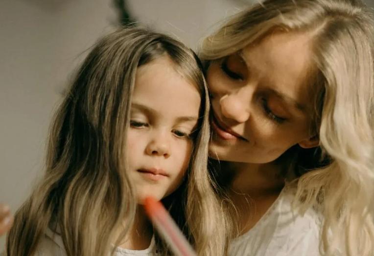 Ο πατέρας μου πήρε τα εύσημα ότι πλήρωσε για τον γάμο μου κατά τη διάρκεια της πρόποσής του – αλλά ήταν ο πατριός μου που πλήρωσε τα πάντα.