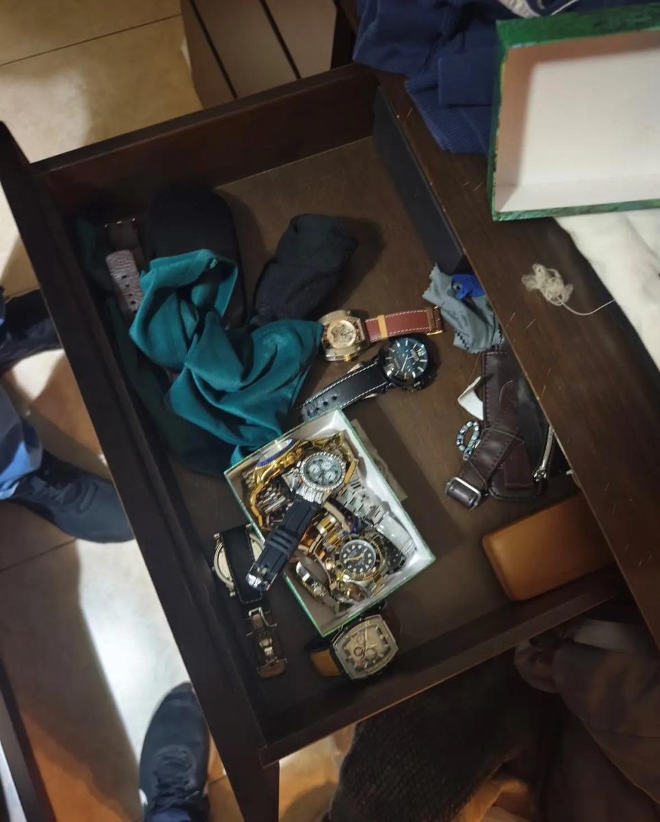 Σπύρος Μαρτίκας για τον επιχειρηματία με τις απάτες των 1,3 εκ. ευρώ: «Έφαγε 250.000 από τον Παντελή Παντελίδη το βράδυ που σκοτώθηκε» 1 Ρολόγια