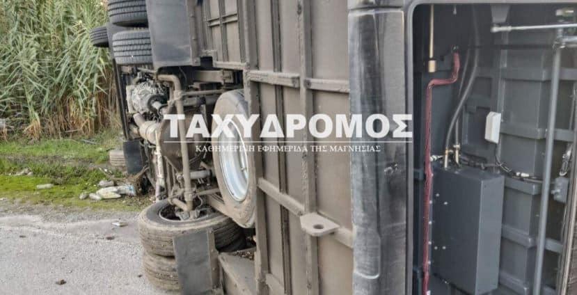 Εκτροπή λεωφορείου με 40 επιβάτες έξω από τον Ριζόμυλο του Βόλου – Στο νοσοκομείο 14 ελαφρά τραυματίες 1 1 32 1
