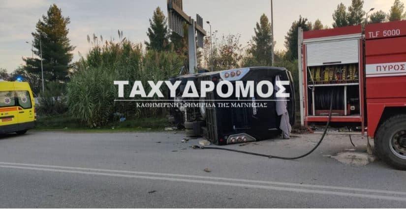 Εκτροπή λεωφορείου με 40 επιβάτες έξω από τον Ριζόμυλο του Βόλου – Στο νοσοκομείο 14 ελαφρά τραυματίες 4 2 24