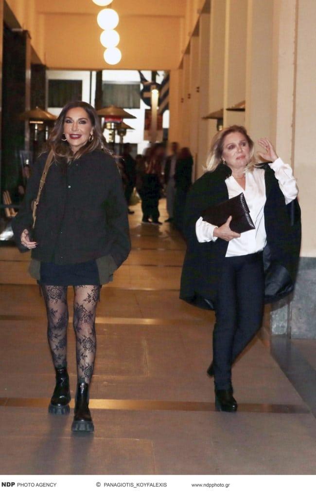 Με διχτυωτό καλτσόν και μίνι η Βανδή - Βάζει κάτω 20αρες με την νέα εμφάνιση της 4 762163923b3a409ea2b8ecacf4df5549