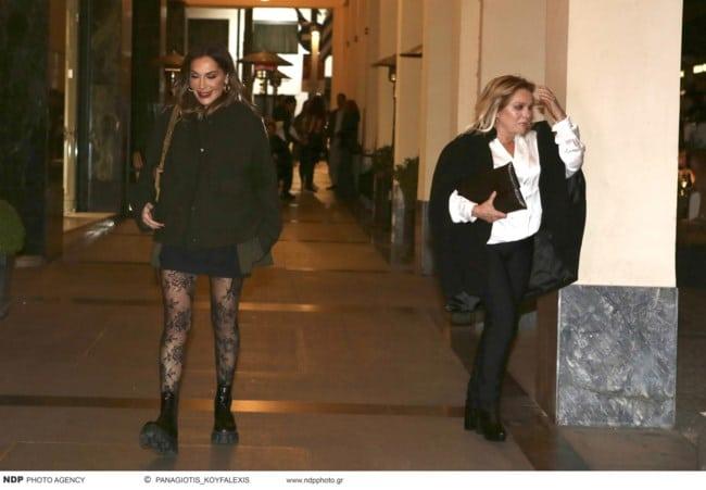 Με διχτυωτό καλτσόν και μίνι η Βανδή - Βάζει κάτω 20αρες με την νέα εμφάνιση της 6 eadf8a423bce425caedcf32b3447c83c