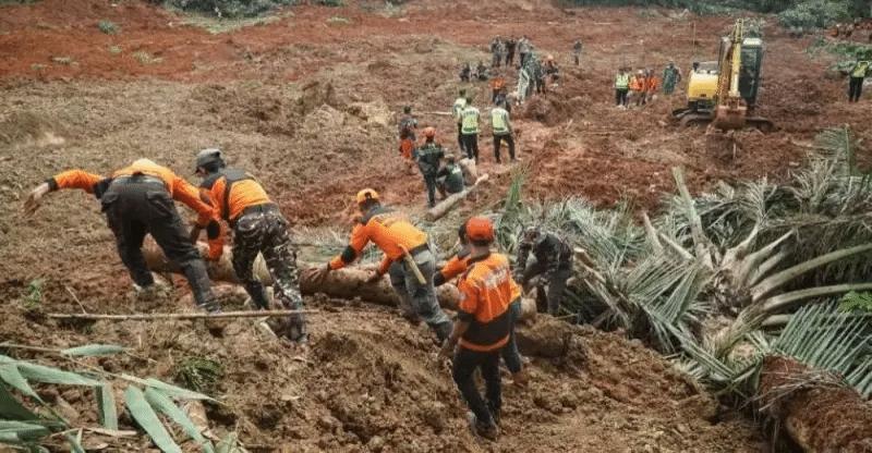 Τραγωδία Τωρα: Τουλάχιστον 6 νεκροί, 17 αγνοούμενοι, τεράστιος Θρήνος 1