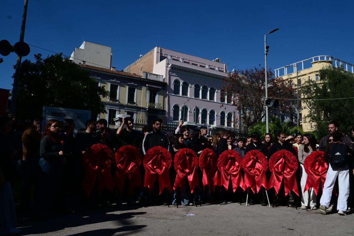 Πολυτεχνείο: Η συγκινητική ομιλία του Πάνου Ρούτσι στη φοιτητική εκδήλωση - «Όταν η νέα γενιά σιωπά, τότε η αδικία νικά» 3 Πολυτεχνείο