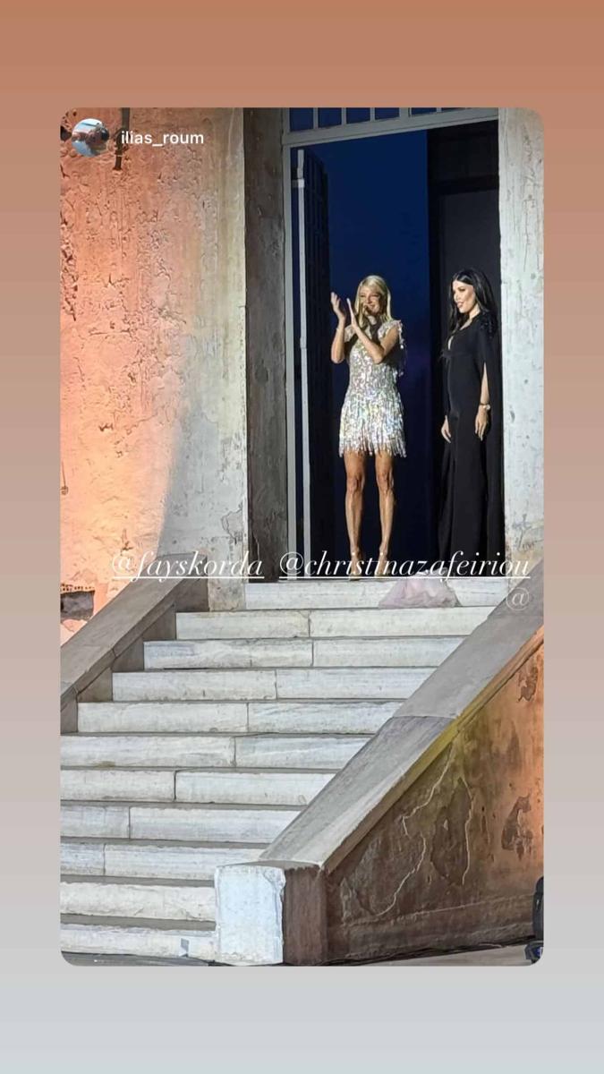 Εκθαμβωτική η Φαίη Σκορδά - Περπάτησε στην πασαρέλα με σούπερ μίνι φόρεμα και τις έσβησε όλες με τα καλλίγραμμα πόδια της 13 2 25