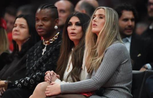 Οι 2 άγνωστες πανέμορφες συνοδοί της Κίμπερλι που κανείς δεν ξέρει τι καθήκοντα έχουν και τι προσφέρουν στη Πρέσβειρα 3 251113163730 kimm