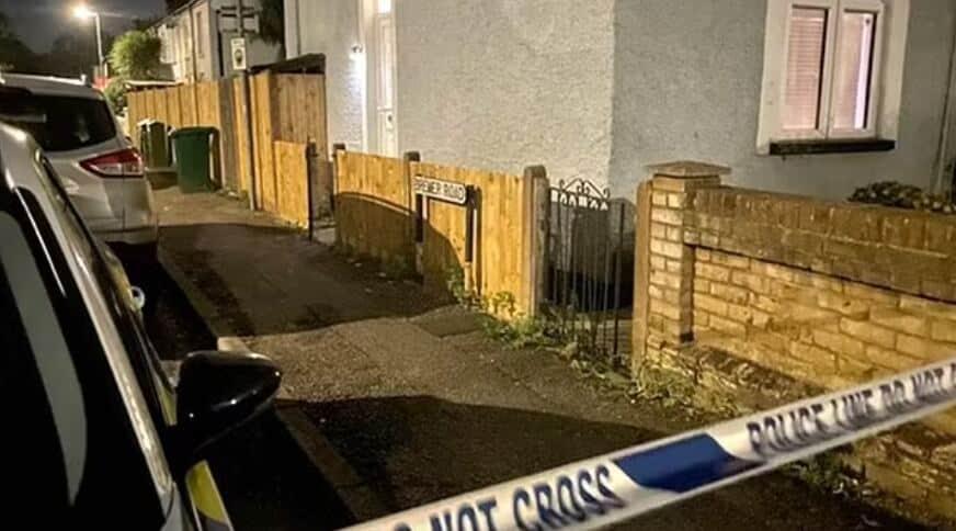 Σηκώθηκε στο πόδι όλη η γειτονιά από το ουρλιαχτό της μάνας: Πατέρας σκότωσε τους 3 ανήλικους γιους του και έβαλε τέλος στη ζωή του 6 1 6 8