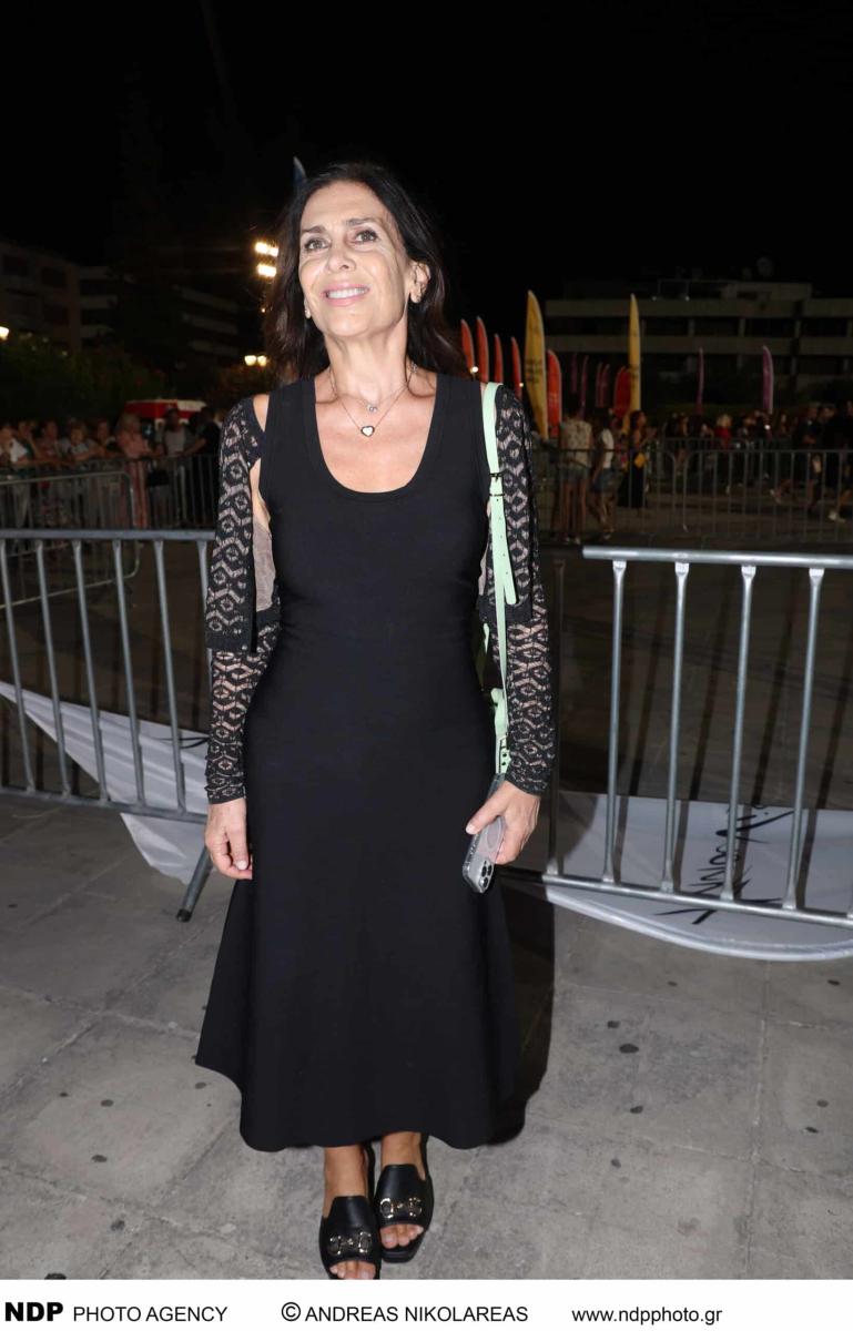 Κατερίνα Διδασκάλου: «Διατηρούμαι λαμπερή γιατί δεν κρίνω, πίνω πολύ νερό και κάνω καλές σκέψεις» 2 1 54 scaled