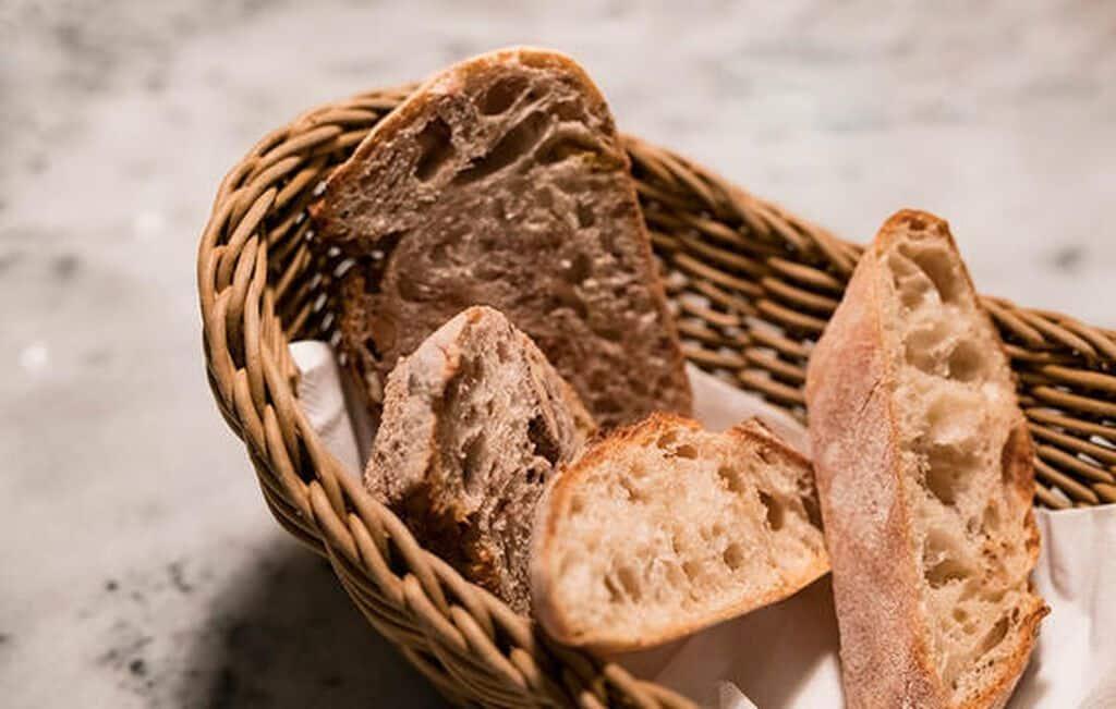 Όζοι θυρεοειδούς: Οι γιατροί συνιστούν να τρώμε λιγότερο από αυτή την τροφή 4 1643646570572 521468253 psomi glouteni