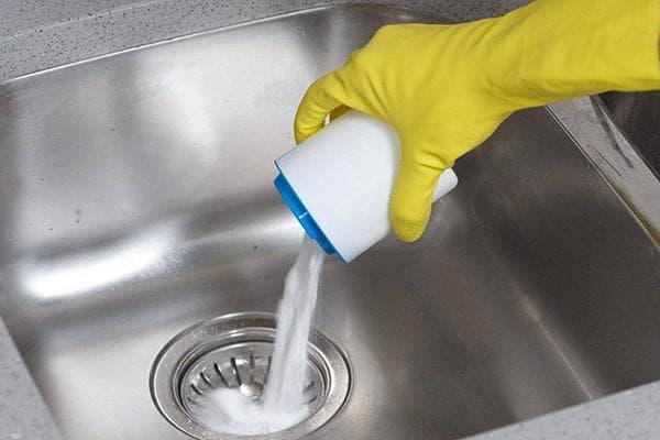 Τουαλέτα κάτασπρη μόνο με ένα υλικό που έχετε σπίτι, ούτε ξίδι, ούτε μαγειρική σόδα 1 sypat sol v unitaz i rakovinu3