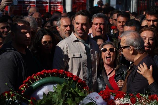 Ο Στέφανος Κασσελάκης κατέθεσε στεφάνι στο Πολυτεχνείο - Μαζί του η Μέλπω Λεκατσά 1 4600e67f864a45b199a1710b5223f24c