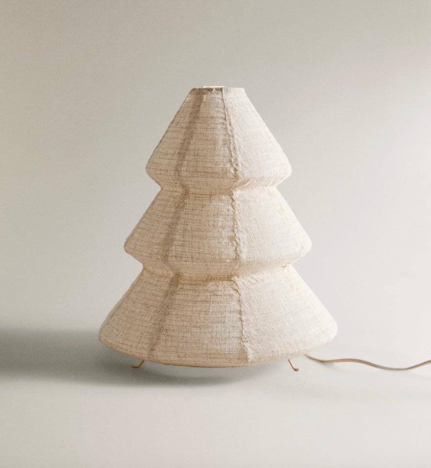 Αντίο στο κλασικό δέντρο: Το φωτιστικό από τα Zara Home που γίνεται το νέο κομψό χριστουγεννιάτικο décor 2 stigmiotypo othonis 2025 11 17 17.35.37