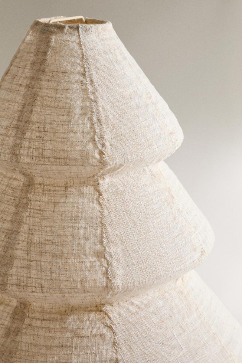 Αντίο στο κλασικό δέντρο: Το φωτιστικό από τα Zara Home που γίνεται το νέο κομψό χριστουγεννιάτικο décor 4 47140047712 e3 scaled