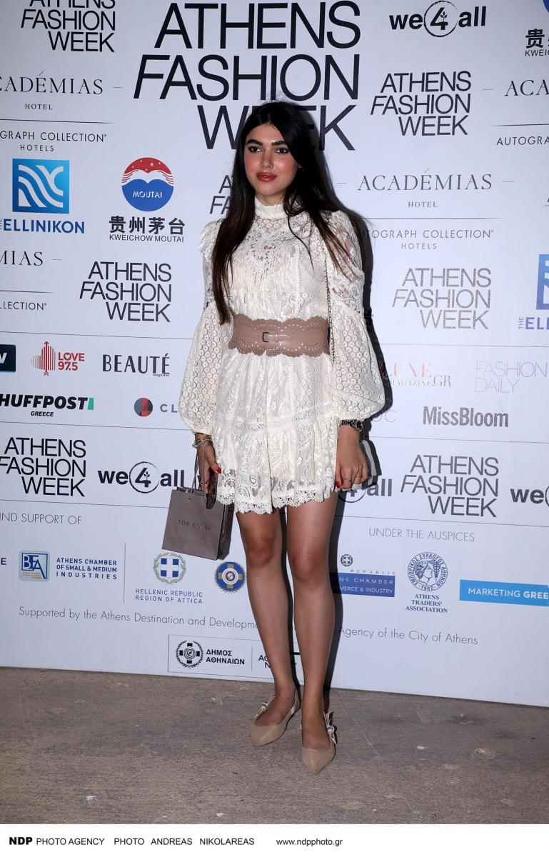 Όλοι ψάχνουν να βρουν ποια είναι - Από κοpιτσάκι έγινε η πιο περιζήτητη νύφη της Ελλάδας 18 1 55 scaled