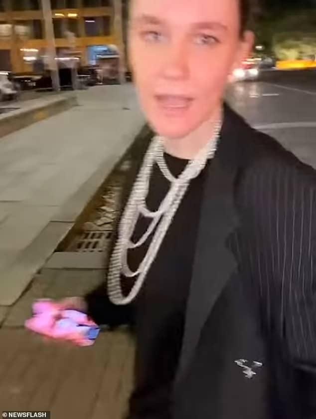 Περπατούσε στον δρόμο, σκόνταψε και πέθανε: Θρήνος για 24χρονη – Το σοκαpιστικό βίντεο με τη στιγμή που πέφτει νεκpή 6 90376559 13915833 image a 1 1727885126573