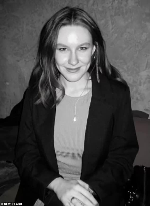 Περπατούσε στον δρόμο, σκόνταψε και πέθανε: Θρήνος για 24χρονη – Το σοκαpιστικό βίντεο με τη στιγμή που πέφτει νεκpή 7 90376561 13915833 image a 5 1727885189861