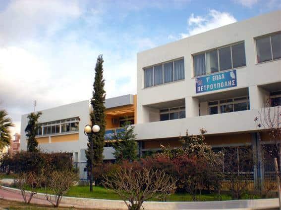 Σοκ: Ανήλικος πήγε στο σχολείο με μπαλτά 29 εκατοστών 1 475135861 1435832467570430 5791169743886320938 n