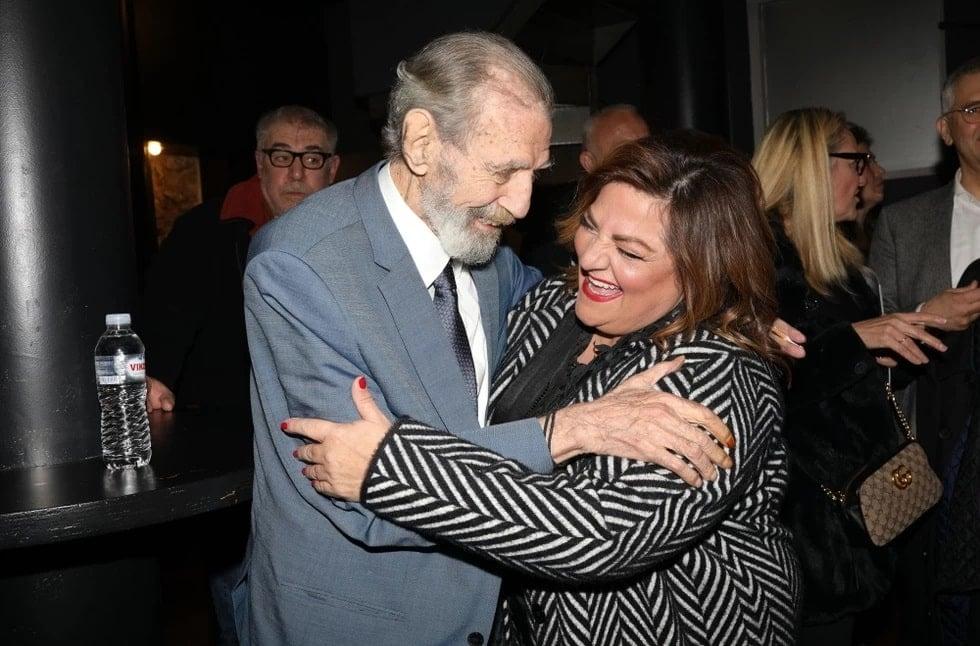 Λεβέντης στα 88 του: Ο Γιώργος Βαρδινογιάννης σε σπάνια βραδινή έξοδο, οι αγκαλιές με την ελληνική showbiz 3 vickykapetanios