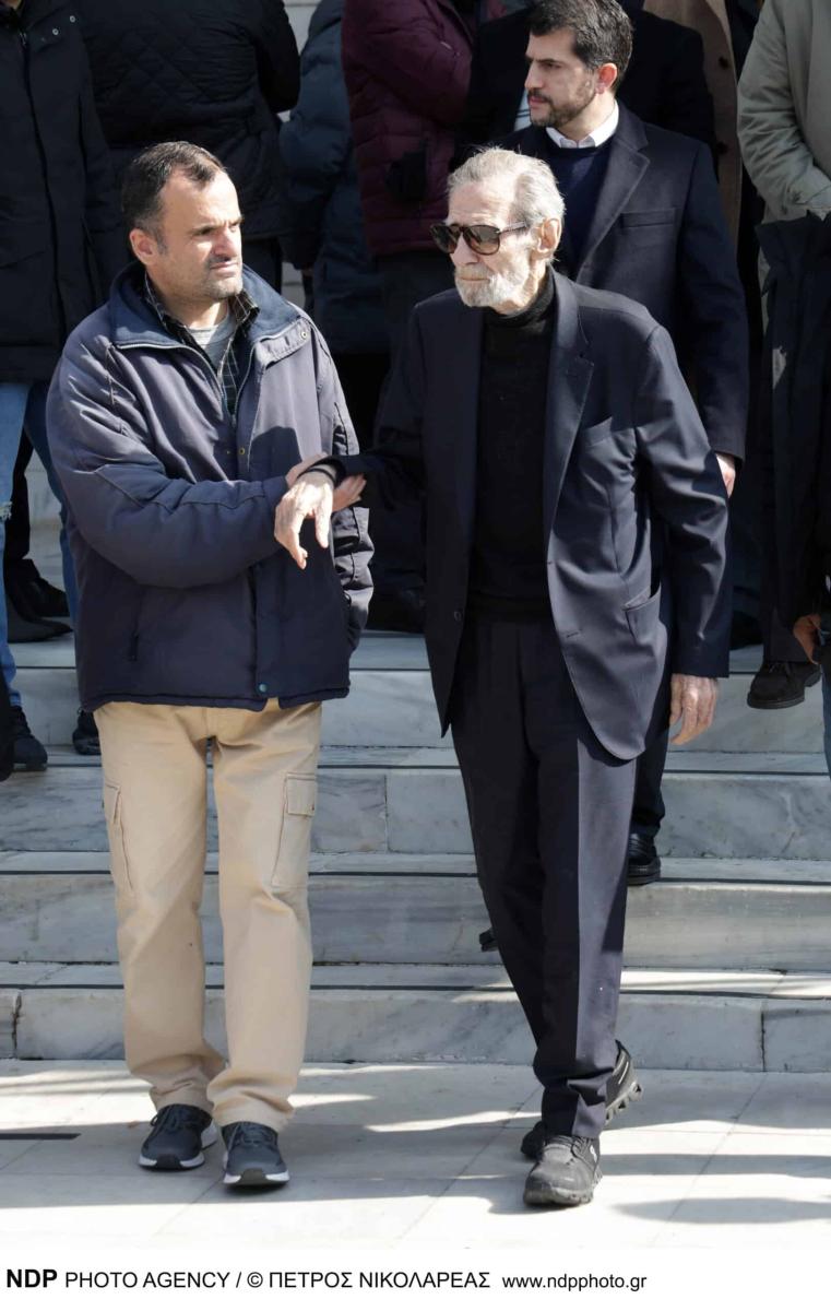 Λεβέντης στα 88 του: Ο Γιώργος Βαρδινογιάννης σε σπάνια βραδινή έξοδο, οι αγκαλιές με την ελληνική showbiz 4 1 62 scaled