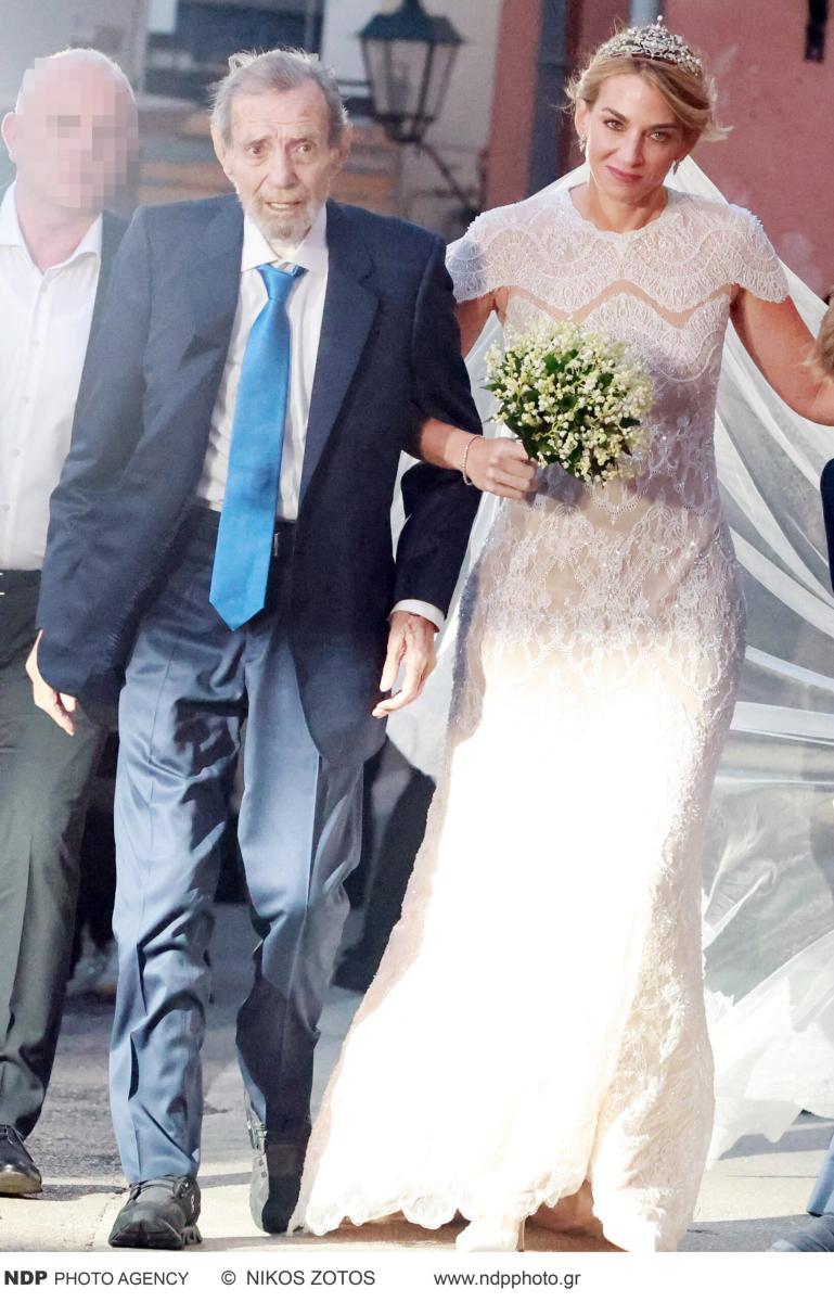 Λεβέντης στα 88 του: Ο Γιώργος Βαρδινογιάννης σε σπάνια βραδινή έξοδο, οι αγκαλιές με την ελληνική showbiz 5 12 2 scaled