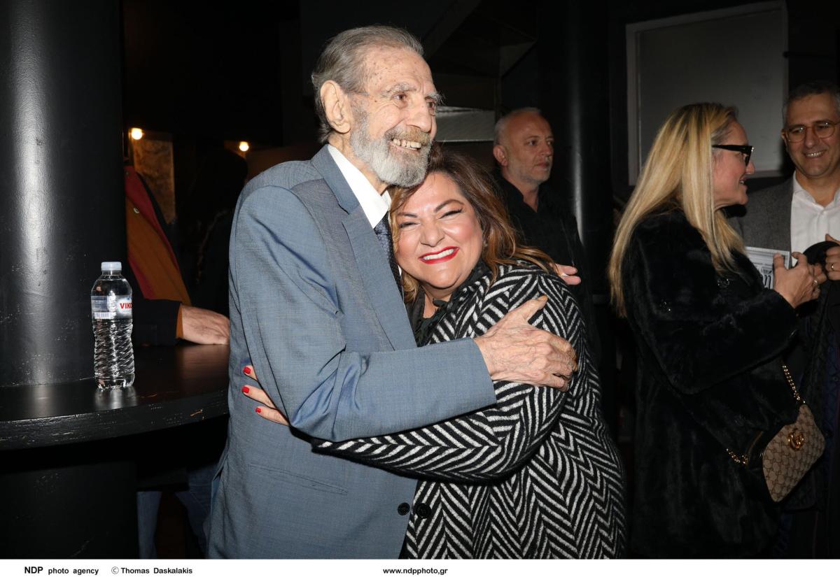 Λεβέντης στα 88 του: Ο Γιώργος Βαρδινογιάννης σε σπάνια βραδινή έξοδο, οι αγκαλιές με την ελληνική showbiz 10 55555551 scaled