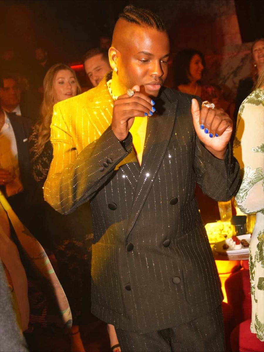 Ποιος είναι ο εντυπωσιακός άντρας που κυκλοφορεί συνέχεια δίπλα στην Κίμπερλι Γκίλφοϊλ; 3 1 67