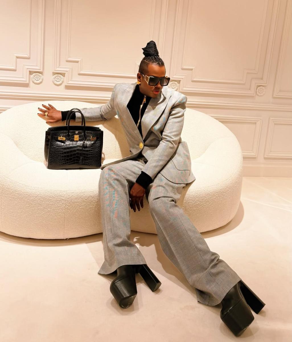 Ποιος είναι ο εντυπωσιακός άντρας που κυκλοφορεί συνέχεια δίπλα στην Κίμπερλι Γκίλφοϊλ; 7 1 70