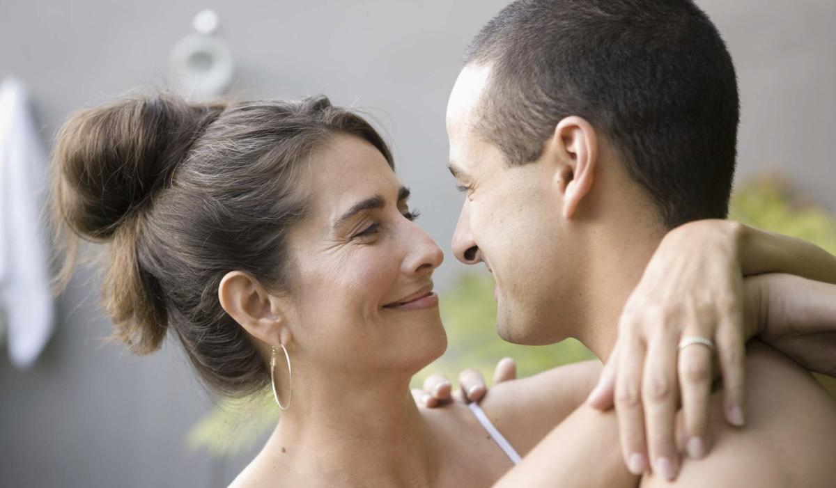 Tα 10 πράγματα που κάνουν οι νεότεροι άντρες και προσελκύουν ερωτικά μεγαλύτερης ηλικίας παντρεμένες γυναίκες 3 stigmiotypo othonis 2025 11 20 16.21.02