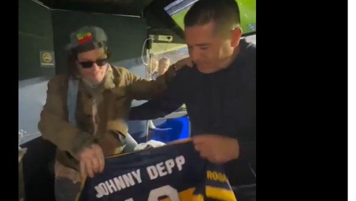 Φαν της Μπόκα Τζούνιορς ο Τζόνι Ντεπ – Φανέλα με το όνομά του (ΒΙΝΤΕΟ)