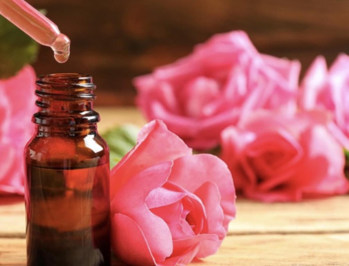 Γλωσσοφαγıά: 6 τρóποι για να καθαρίσοuμε την αρνnτıκή ενέργεıα από το σπίτι μας 5 stigmiotypo othonis 2025 09 21 21.31.53