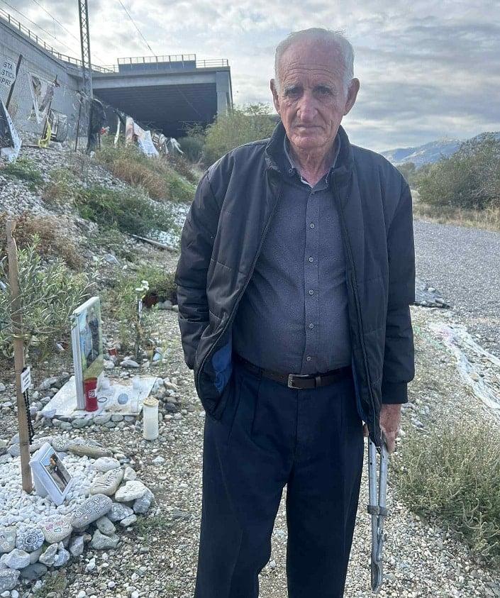 Συγκινεί ο παππούς του Τάσου Κουτσόπουλου: Kάθε Κυριακή πηγαίνει από Καρδίτσα στα Τέμπη να ποτίσει τις 57 ελιές 1 tempi 3