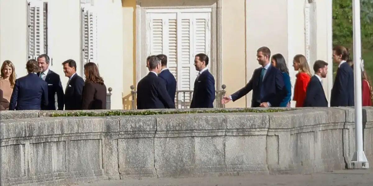 Σύσσωμη η οικογένεια Ντε Γκρες στο παλάτι «Ελ Πάρντο» της Ισπανίας προς τιμήν της βασίλισσας Σοφίας 2 nikolas xrisi alexia carlos morales.jpg