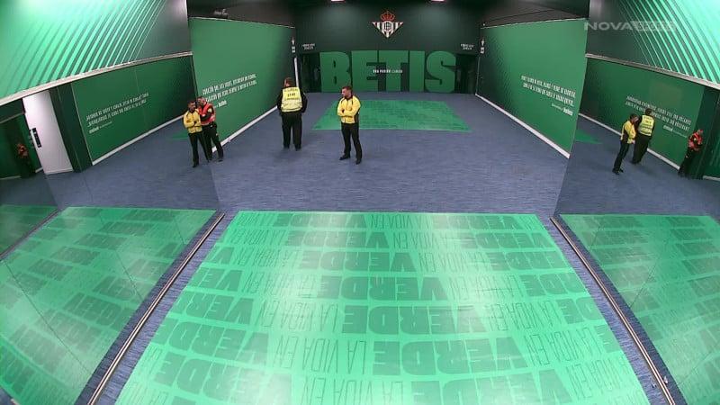 Φοβερό σκηνικό - Ένα ολόκληρο γήπεδο περίμενε τον Άμραμπατ (ΒΙΝΤΕΟ)