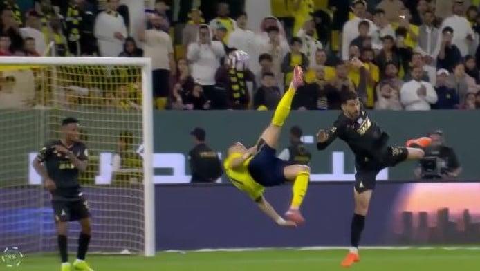 Ζήλεψε τον Γεντβάι ο Ρονάλντο - Ανάποδο ψαλιδάκι (BINTEO)