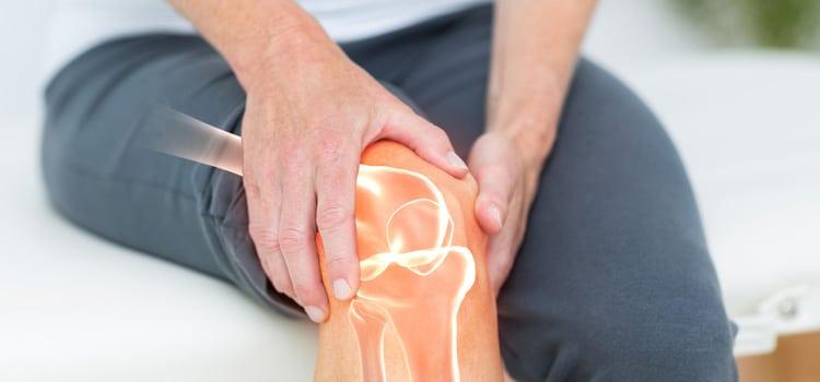 Έστυψε 1 λεμόνι σε λίγο ελαιόλαδο και δεν σταμάτησε να το κάνει για όλη της τη ζωή – Μάθετε γιατί 4 ponos stis arthroseis aitia kai antimetopisi