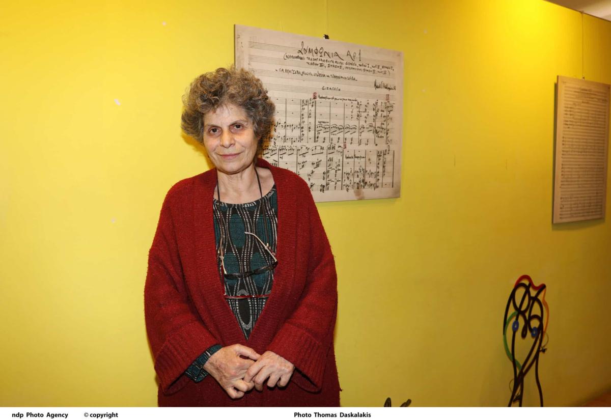 Μαργαρίτα Θεοδωράκη: «Ξυπνάω στις 4 το πρωί, έχω 45 γάτες και 22 σκυλιά, είναι τα παιδιά μου» 1 33 7 scaled