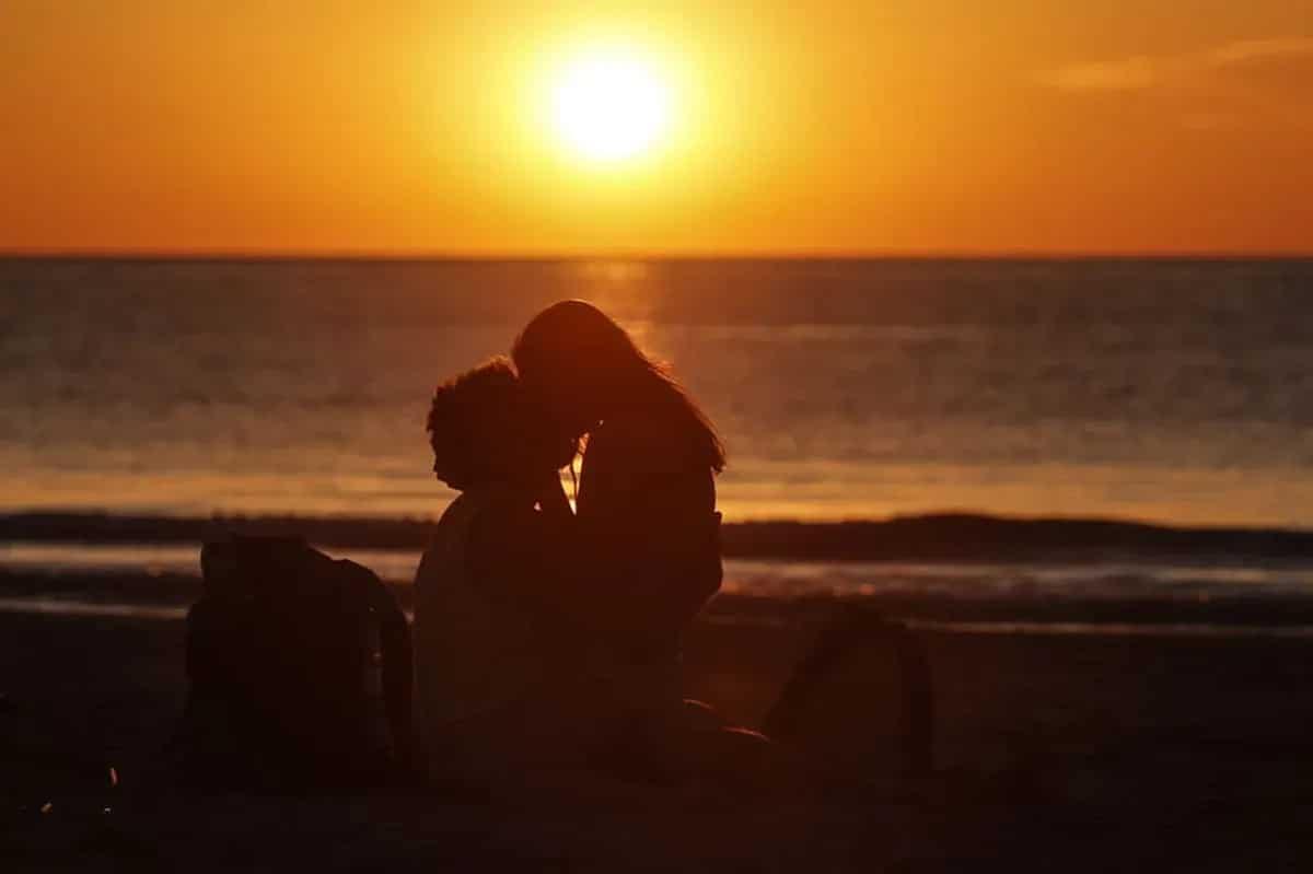 Αυτό συμβαίνει στην πραγματικότητα όταν φιλιόμαστε 5 794a674ac17da0d0b65477fb0474df111caf3b812e317c30ccb89aaaf2982f10 11zon