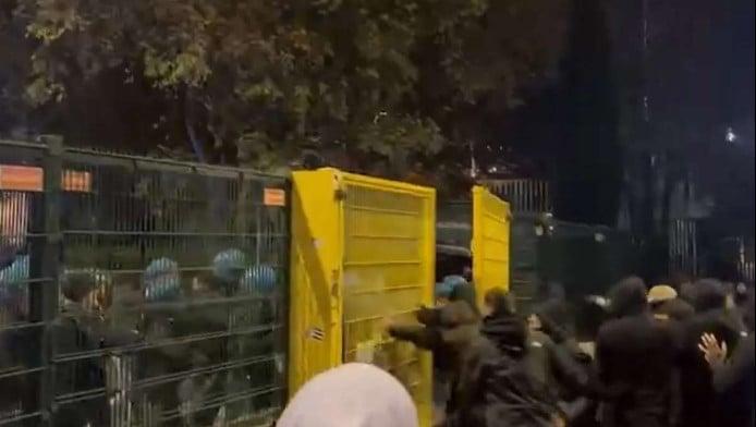 Ξύλο έξω από το "Αρτέμιο Φράνκι"! Επεισόδιο ΑΕΚτζήδων με ιταλική Αστυνομία