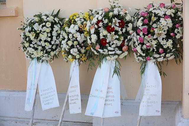 Δάκρυσε και η Παναγία στη κηδεία του 19χρονου Ραφαήλ - Με λευκά τριαντάφυλλα και την ελληνική σημαία το τελευταίο αντίο 14 6d9a9957