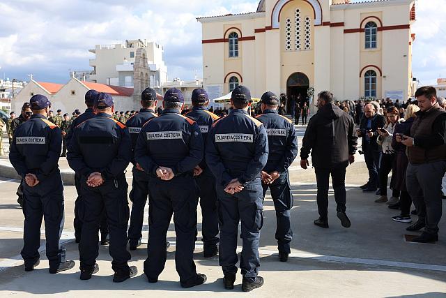 Δάκρυσε και η Παναγία στη κηδεία του 19χρονου Ραφαήλ - Με λευκά τριαντάφυλλα και την ελληνική σημαία το τελευταίο αντίο 15 17103