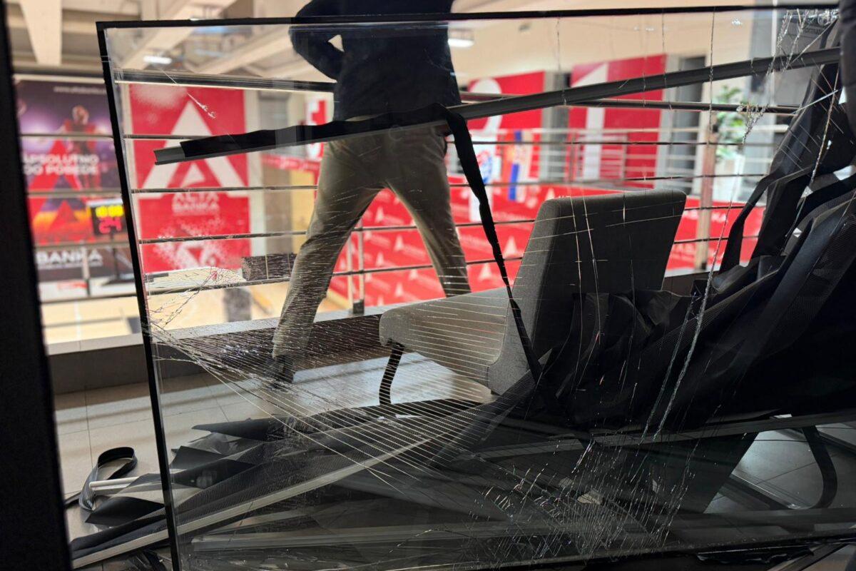 Παρτίζαν: Αποθέωση για Ζοτς, συνθήματα κατά του προέδρου και επεισόδια