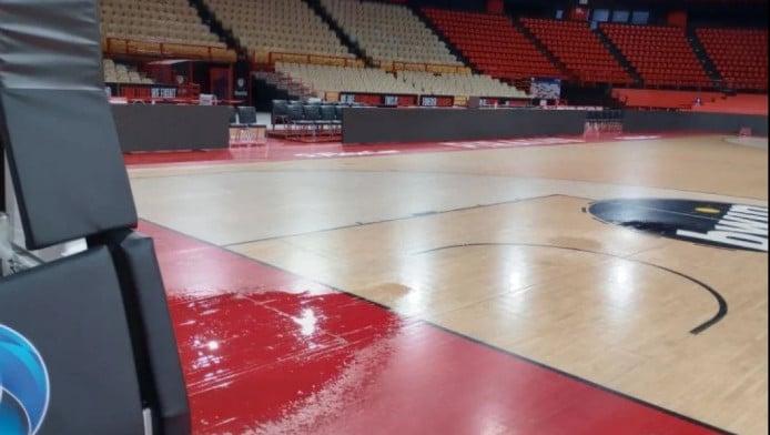 Ξανά πρόβλημα στο ΣΕΦ - Πλημμύρισε πάλι λόγω της βροχής (ΦΩΤΟ)