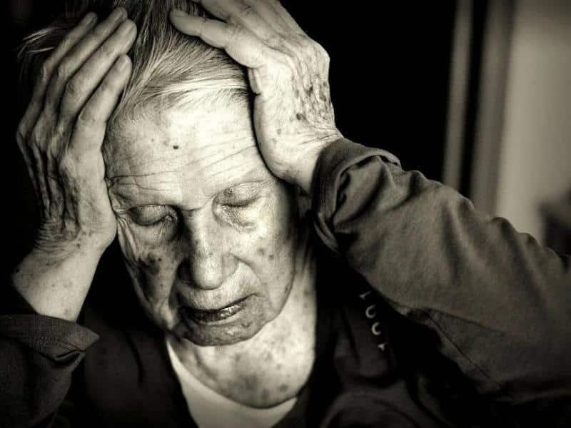 Άνοια: Το προεıδοποιητικό σnμάδι που μπορεί να εντοπίσετε όταν κάνετε ντους 1 gerontiki anoia