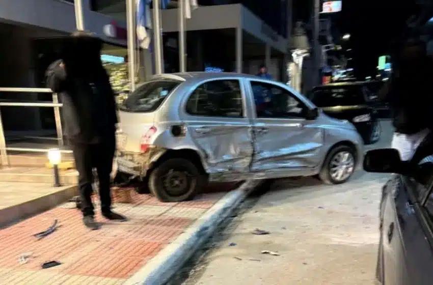 Τροχαίο σοκ στη Λούτσα: Aυτοκίνητο έπεσε πάνω σε πεζούς και σκότωσε 24χρονο μπροστά στα μάτια της μάνας του 1 troxaio loutsa artemida nekros 24xronos 850x560 1