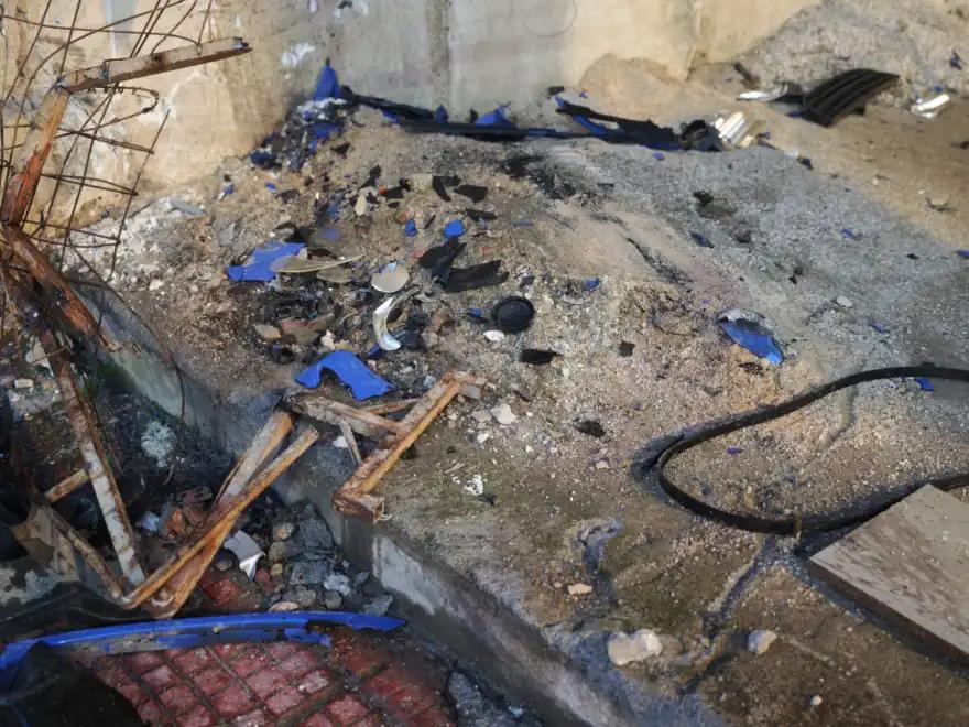 Τροχαίο σοκ στη Λούτσα: Aυτοκίνητο έπεσε πάνω σε πεζούς και σκότωσε 24χρονο μπροστά στα μάτια της μάνας του 6 loutsa syntrimmia1