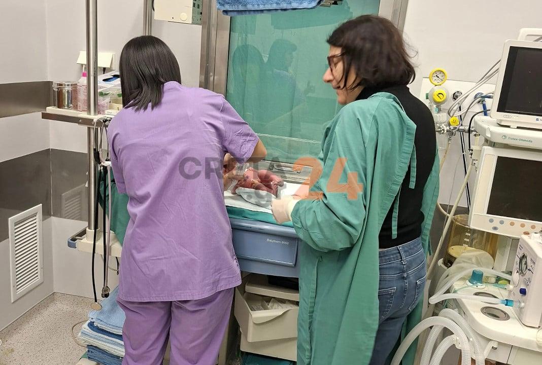 Γέννησε μέσα στο αυτοκίνητο στη θέση του συνοδηγού - «Πέτρο, ηρέμησε και τρέχα», είπε στον άνδρα της 4 moro aftokinito1